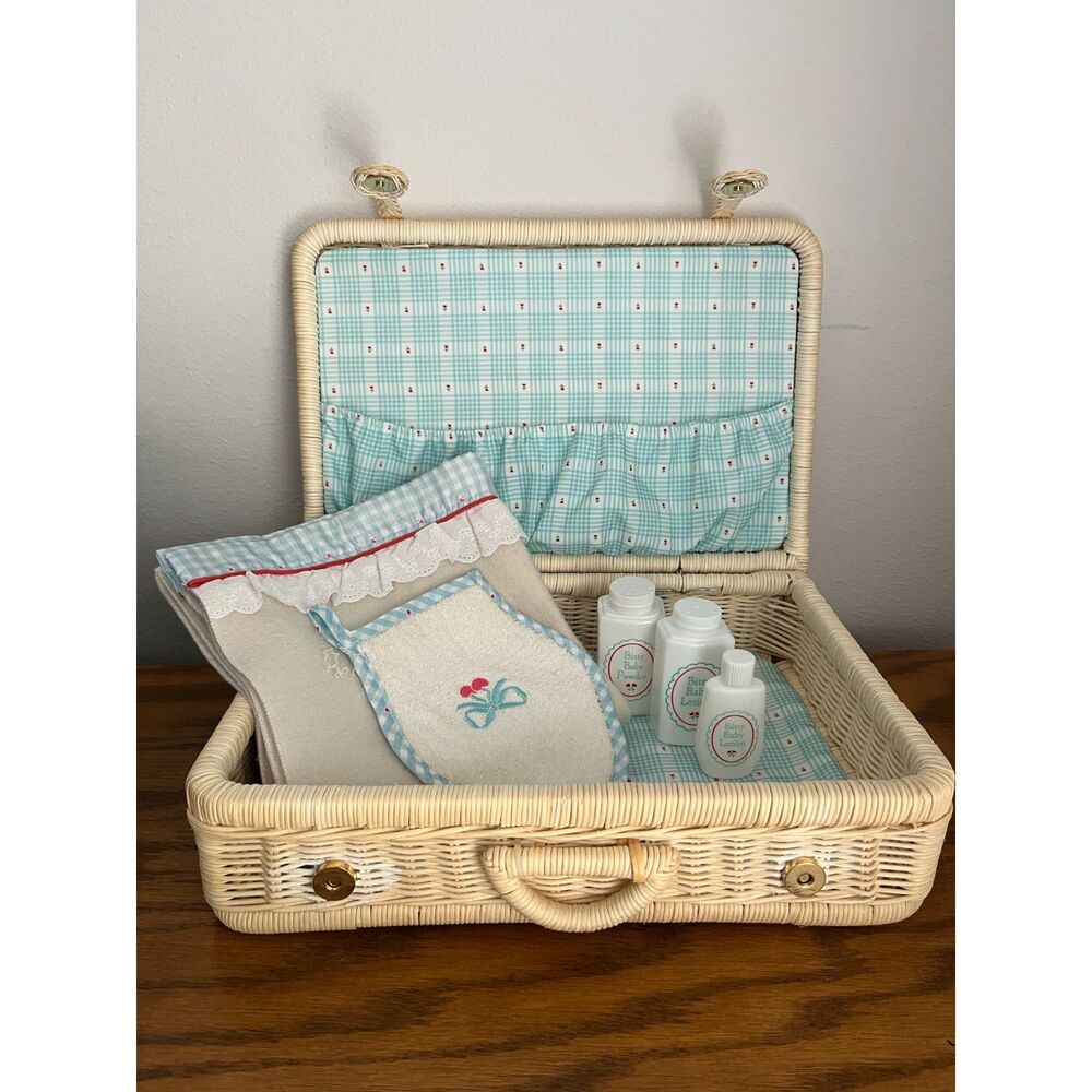 American Girl - Pleasant Company - Bitty Baby Wicker Suitcase - 1995 - EUC